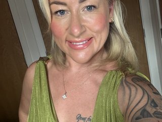 Chat Now with LittleMissSweetLips