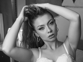 Chat Now with SusieWilliams