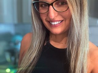 Chat Now with AlisonHomeAlone