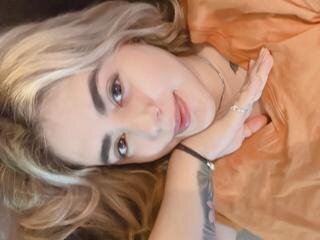 Chat Now with PamelaFI0RI