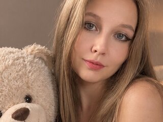 Chat Now with LerianaMakmillan