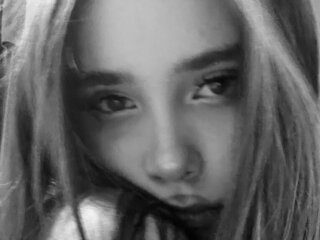 Chat Now with CheyenneBiffer