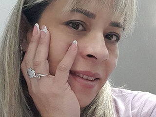 Chat Now with Yesenia