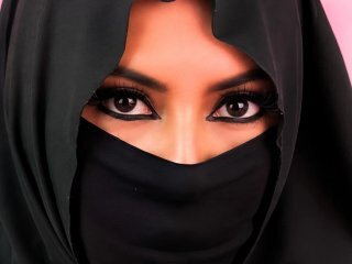 Chat Now with Qamar_Khalifa