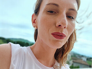 Chat Now with Victoria356