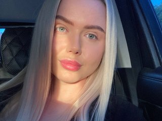 Chat Now with Julia-Robertson