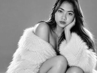 Chat Now with YaraSmith