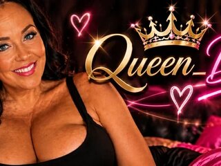 Chat Now with Queen Dee X