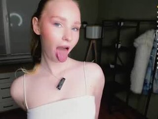 Chat Now with _honeypeachy_